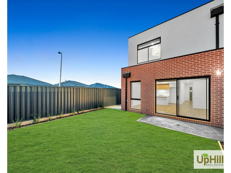 7 Garda Walk, Clyde VIC 3978