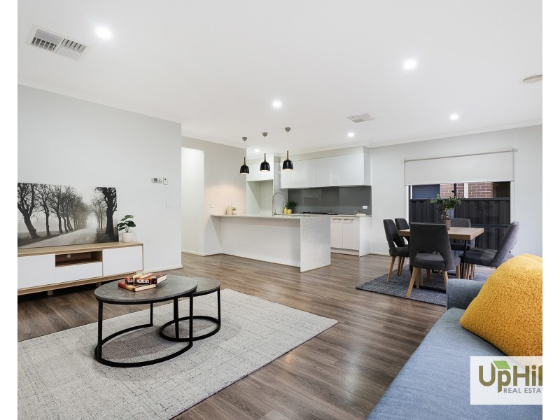 20 Noah Road, Clyde North VIC 3978