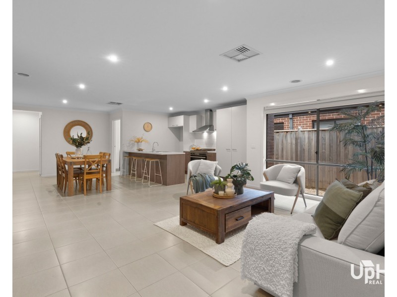 48 Adrian Street, Cranbourne East VIC 3977