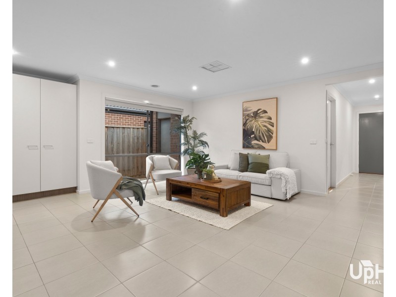 48 Adrian Street, Cranbourne East VIC 3977