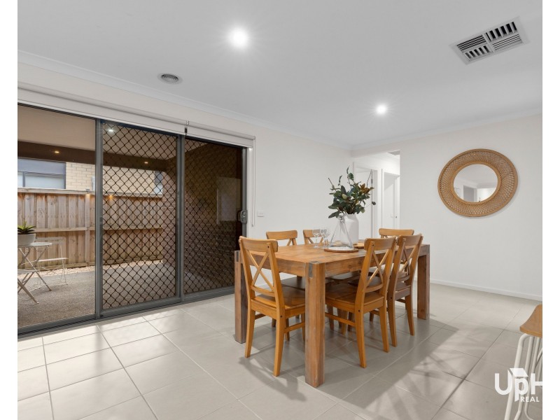 48 Adrian Street, Cranbourne East VIC 3977