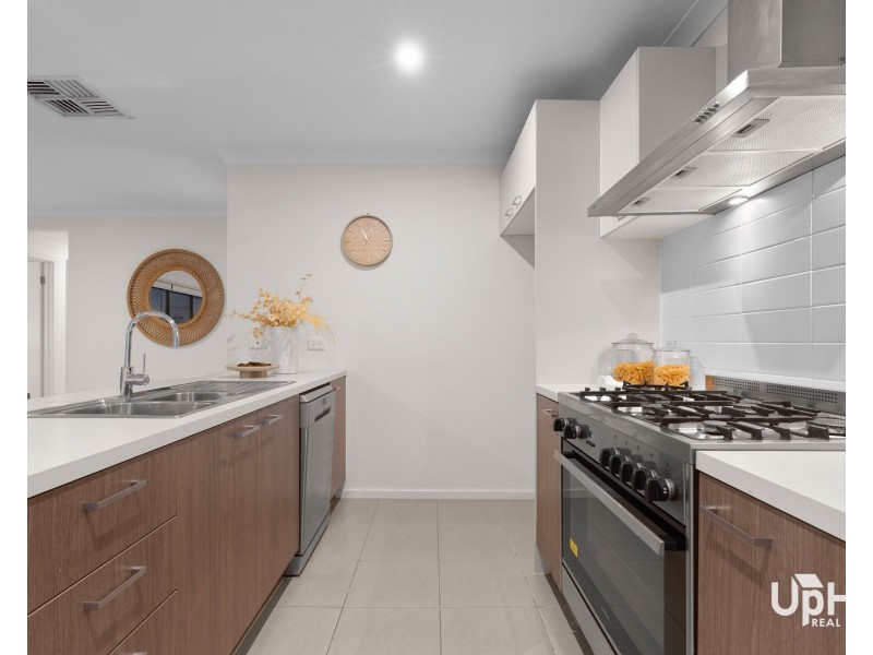 48 Adrian Street, Cranbourne East VIC 3977