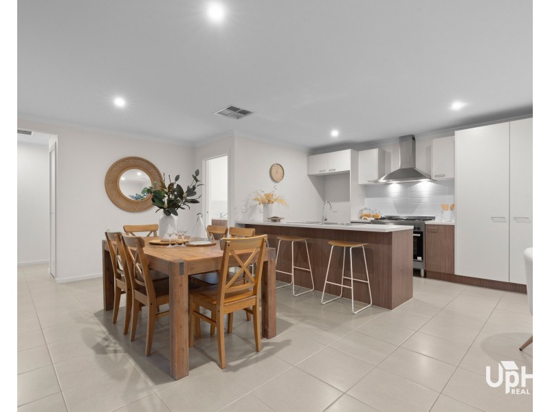 48 Adrian Street, Cranbourne East VIC 3977