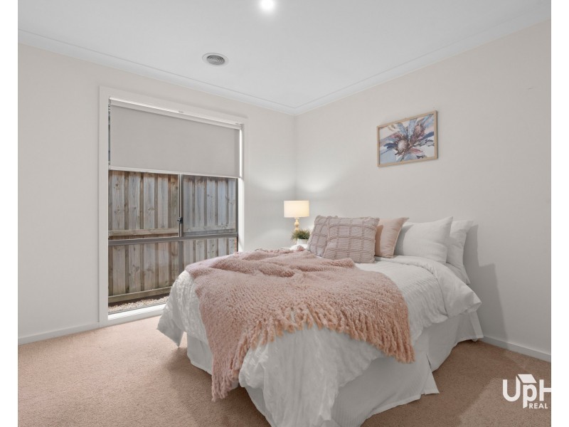 48 Adrian Street, Cranbourne East VIC 3977