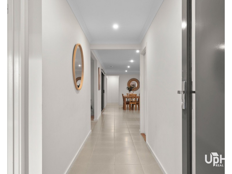 48 Adrian Street, Cranbourne East VIC 3977