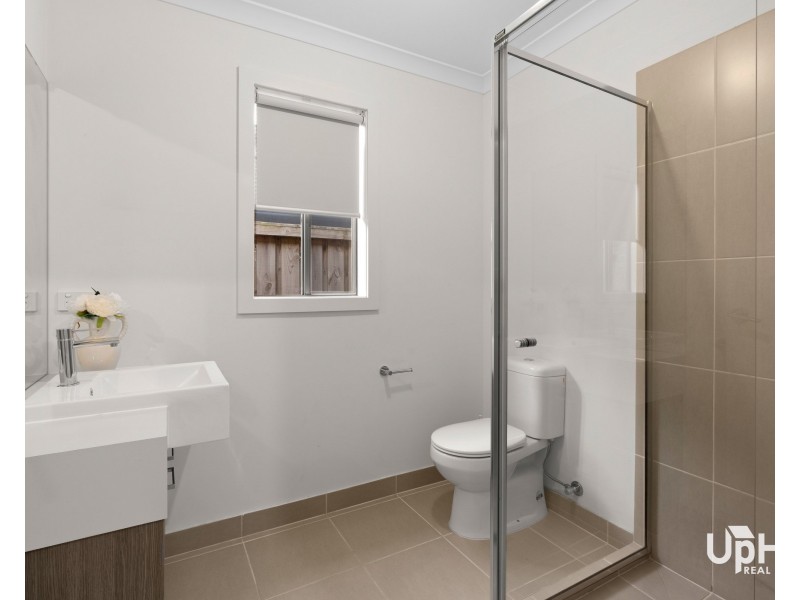 48 Adrian Street, Cranbourne East VIC 3977