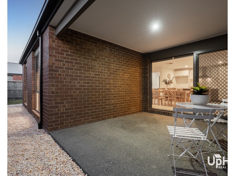 48 Adrian Street, Cranbourne East VIC 3977