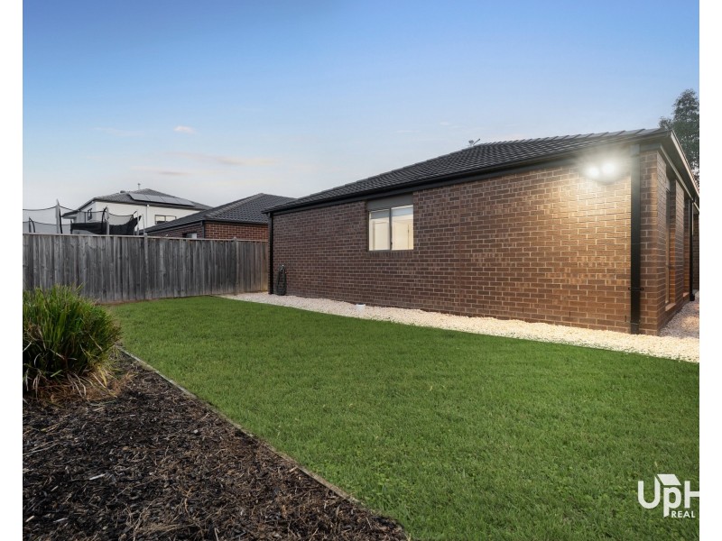 48 Adrian Street, Cranbourne East VIC 3977