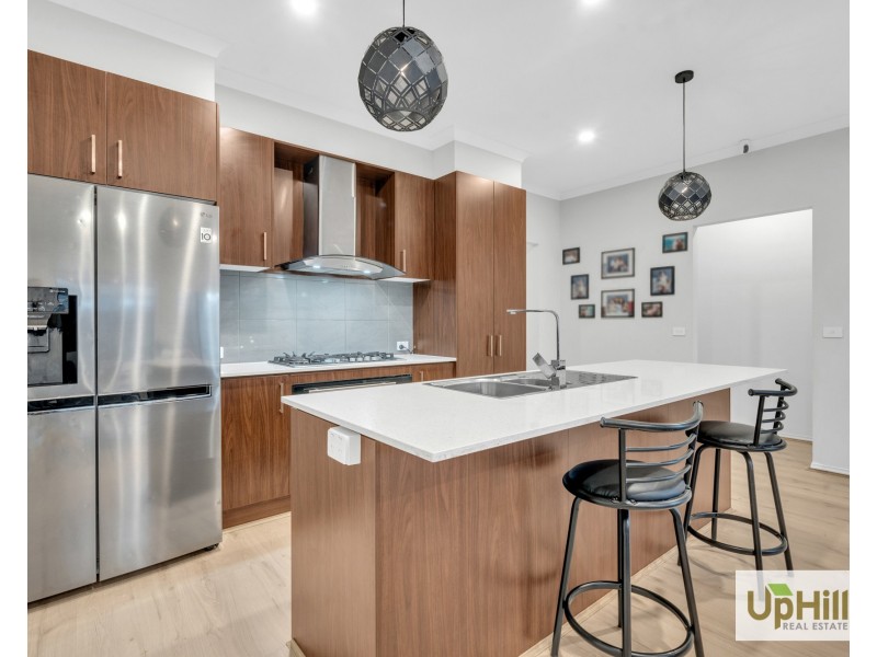 70 Pobblebonk Crescent, Clyde North VIC 3978