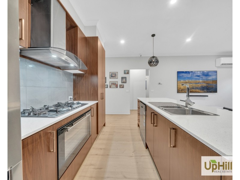 70 Pobblebonk Crescent, Clyde North VIC 3978