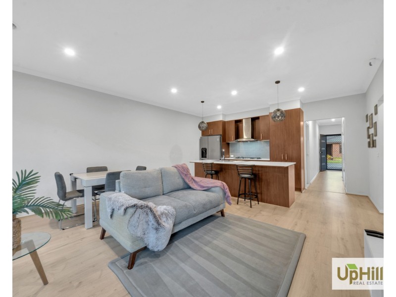 70 Pobblebonk Crescent, Clyde North VIC 3978