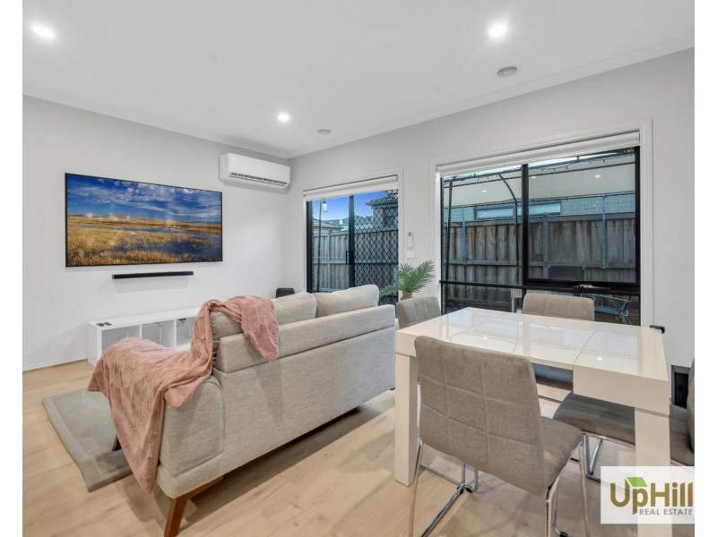 70 Pobblebonk Crescent, Clyde North VIC 3978