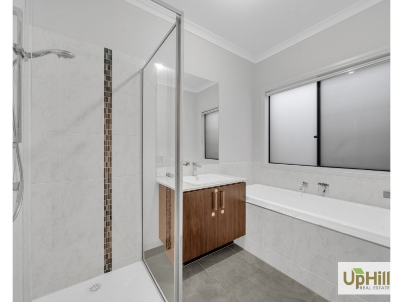 70 Pobblebonk Crescent, Clyde North VIC 3978