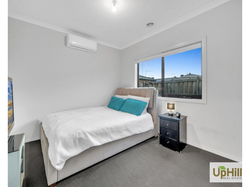 70 Pobblebonk Crescent, Clyde North VIC 3978