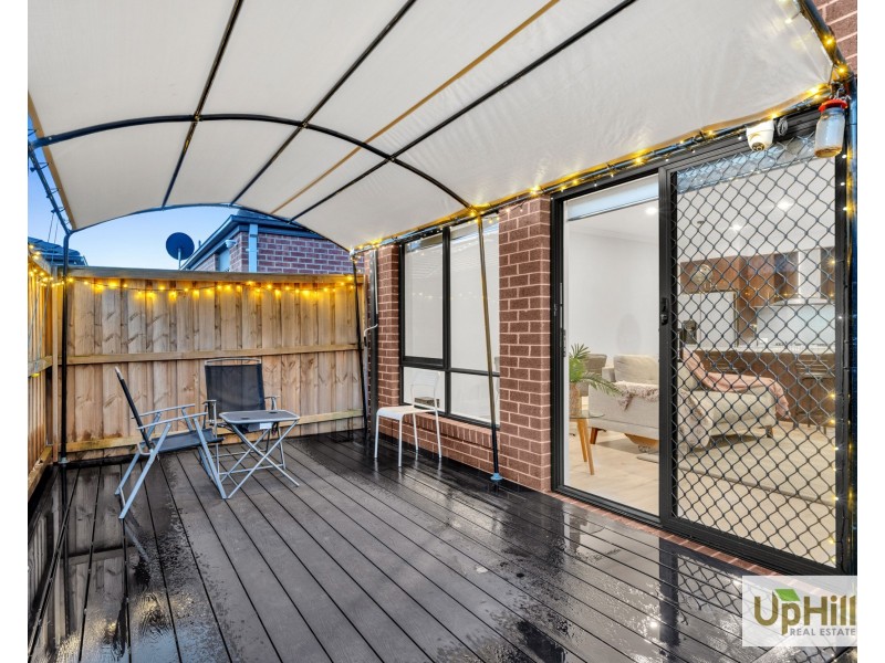 70 Pobblebonk Crescent, Clyde North VIC 3978