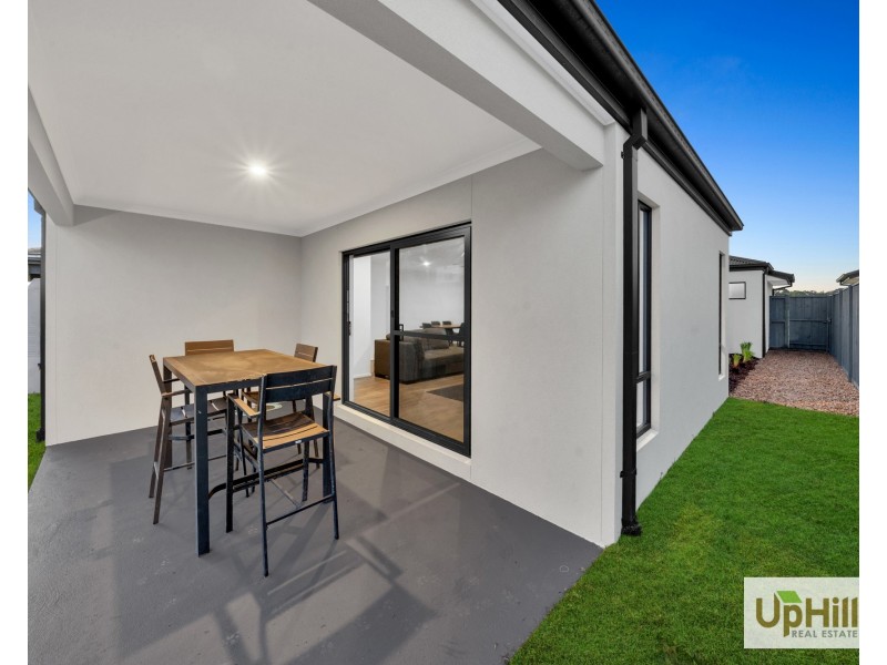 26 Boboli Avenue, Clyde North VIC 3978