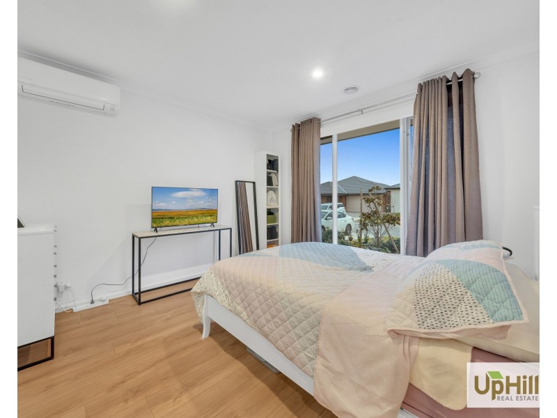 9 Mocha Grove, Clyde North VIC 3978