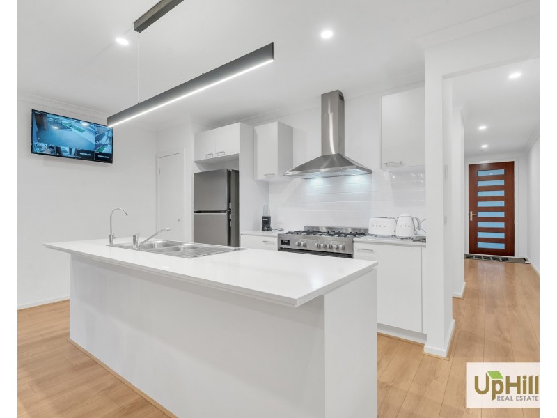 9 Mocha Grove, Clyde North VIC 3978