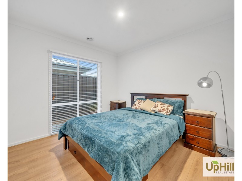 9 Mocha Grove, Clyde North VIC 3978