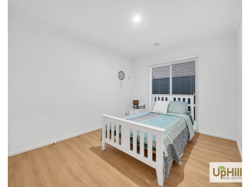 9 Mocha Grove, Clyde North VIC 3978