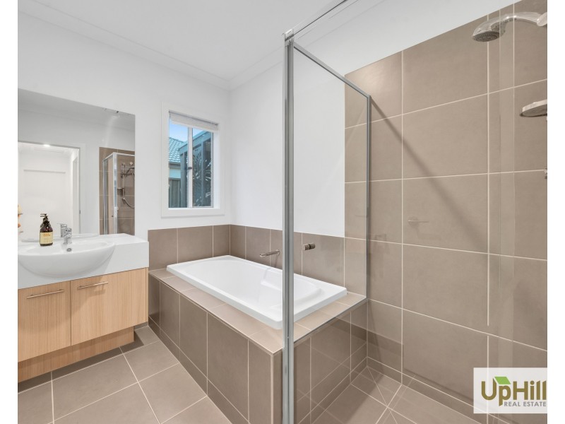 9 Mocha Grove, Clyde North VIC 3978