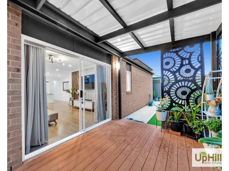 9 Mocha Grove, Clyde North VIC 3978