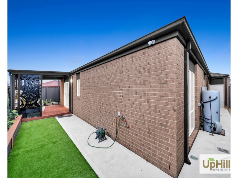9 Mocha Grove, Clyde North VIC 3978