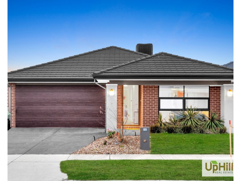 25 Shulze Drive, Clyde North VIC 3978