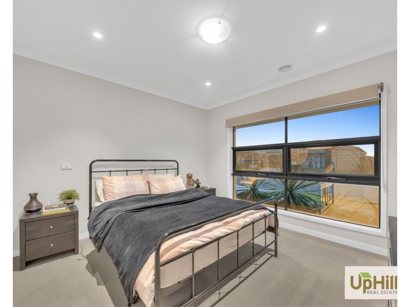25 Shulze Drive, Clyde North VIC 3978