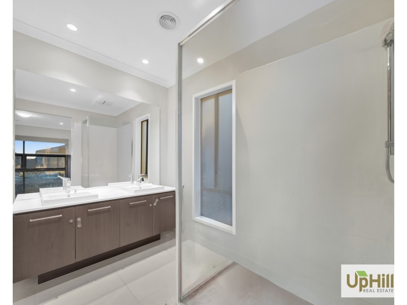 25 Shulze Drive, Clyde North VIC 3978