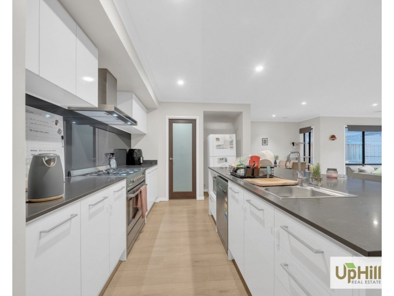 25 Shulze Drive, Clyde North VIC 3978