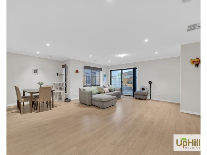 25 Shulze Drive, Clyde North VIC 3978