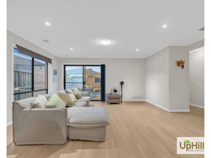 25 Shulze Drive, Clyde North VIC 3978