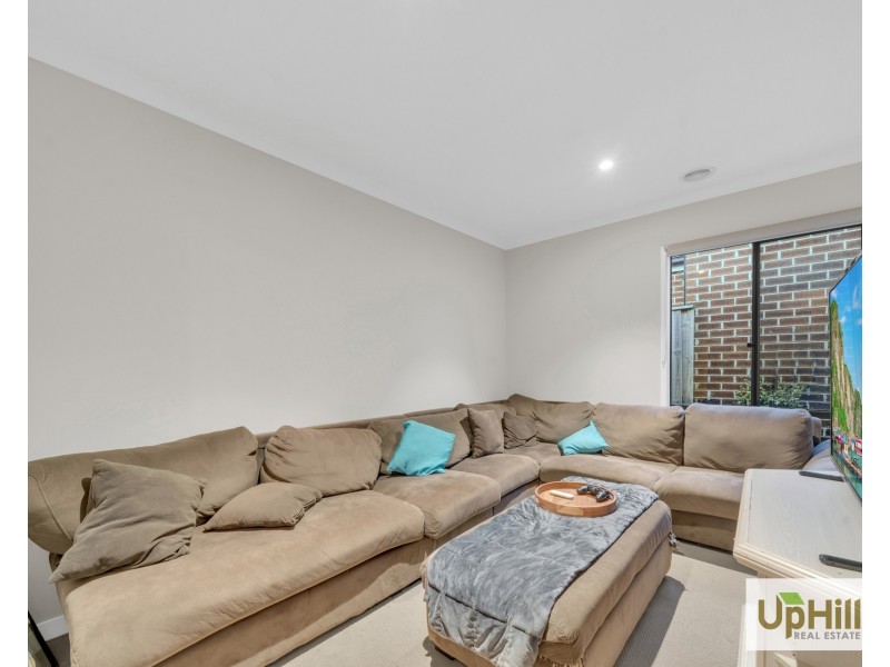 25 Shulze Drive, Clyde North VIC 3978