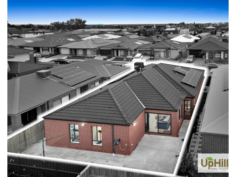 25 Shulze Drive, Clyde North VIC 3978