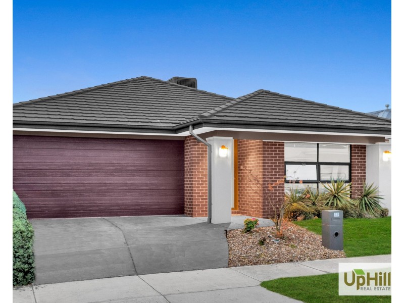 25 Shulze Drive, Clyde North VIC 3978