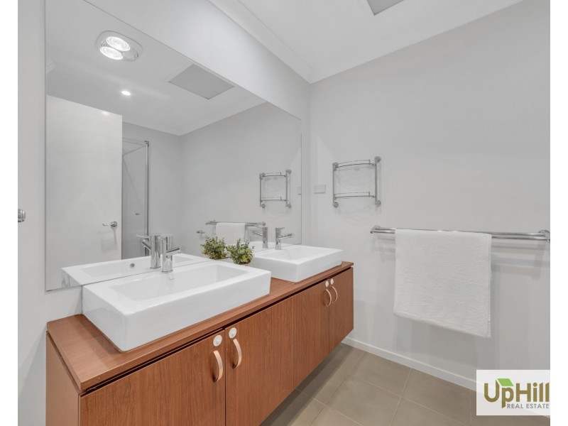 11 Nell Place, Narre Warren South VIC 3805