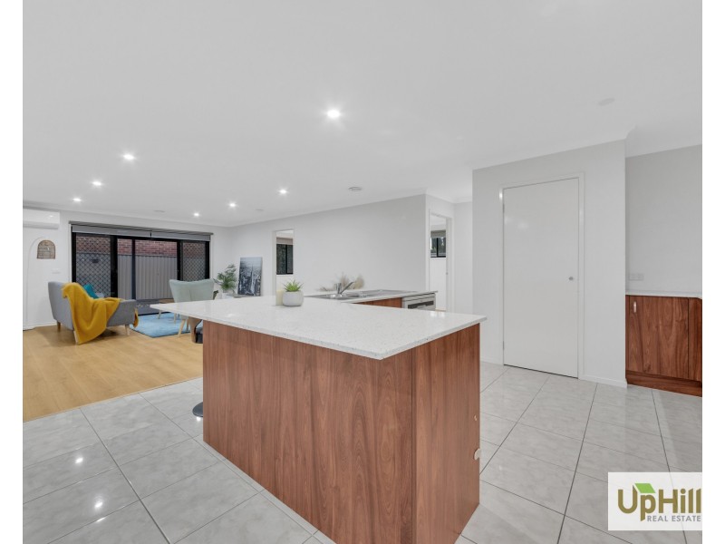 11 Nell Place, Narre Warren South VIC 3805