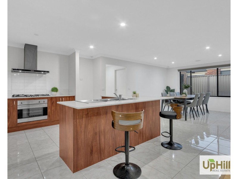 11 Nell Place, Narre Warren South VIC 3805