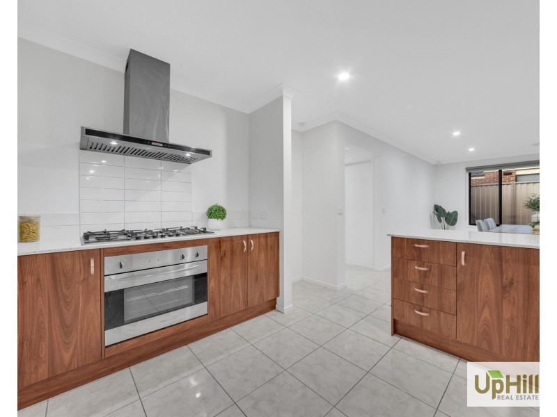 11 Nell Place, Narre Warren South VIC 3805