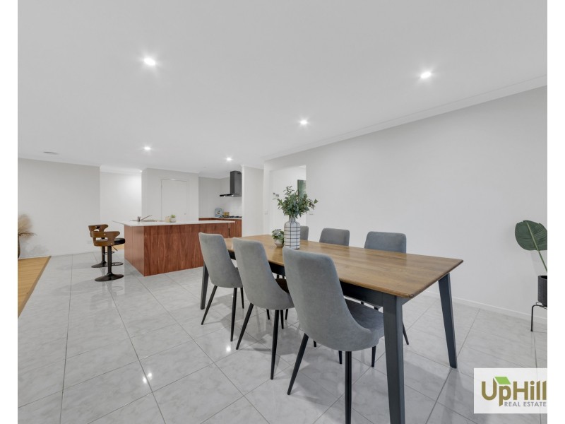 11 Nell Place, Narre Warren South VIC 3805