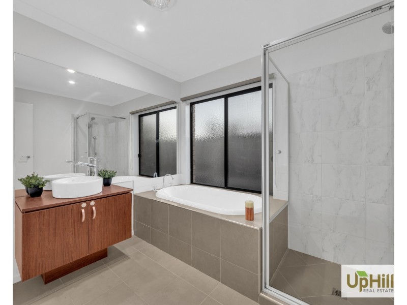11 Nell Place, Narre Warren South VIC 3805