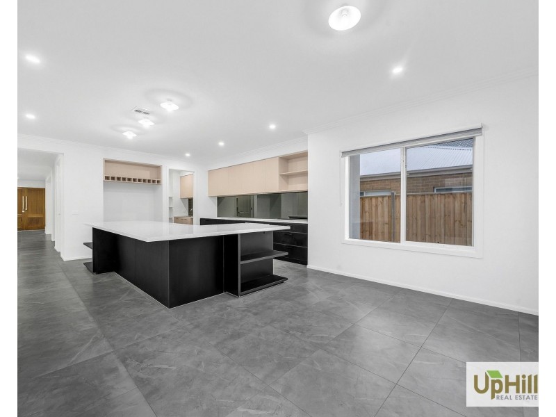 7 Ziga Street, Clyde North VIC 3978