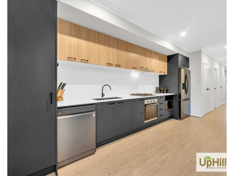 3 Tesla Grange, Clyde North VIC 3978