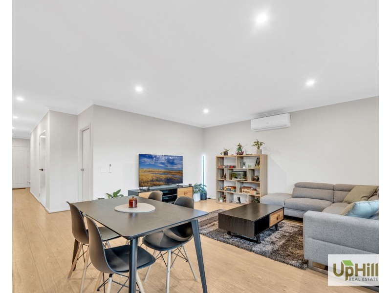 3 Tesla Grange, Clyde North VIC 3978