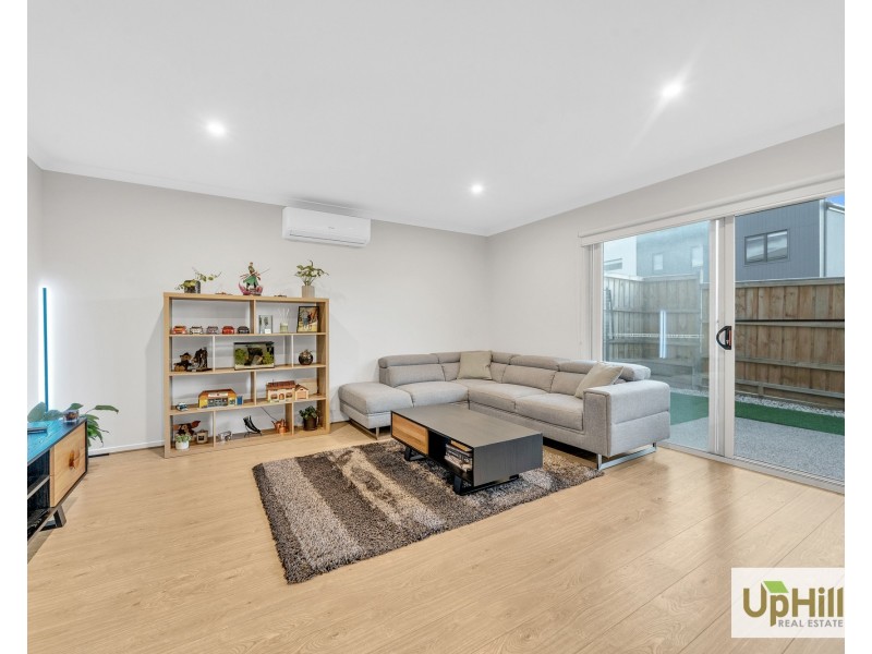 3 Tesla Grange, Clyde North VIC 3978