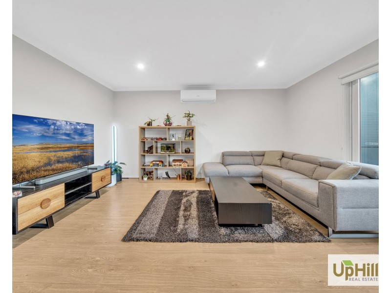 3 Tesla Grange, Clyde North VIC 3978