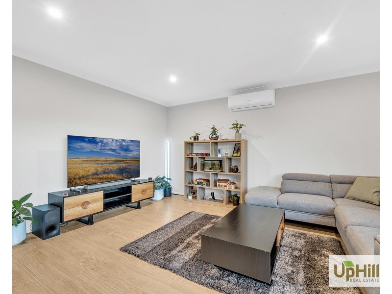 3 Tesla Grange, Clyde North VIC 3978