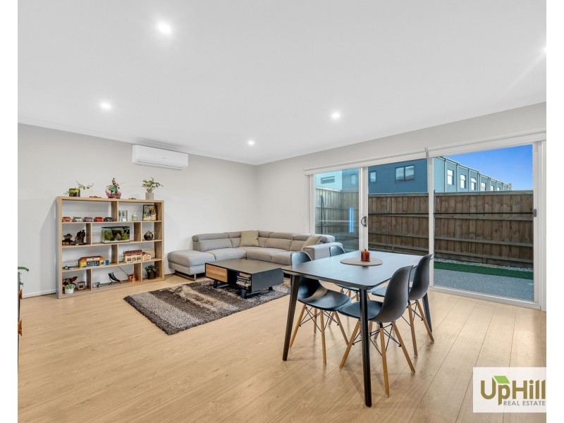 3 Tesla Grange, Clyde North VIC 3978