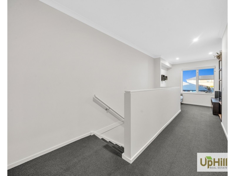 3 Tesla Grange, Clyde North VIC 3978